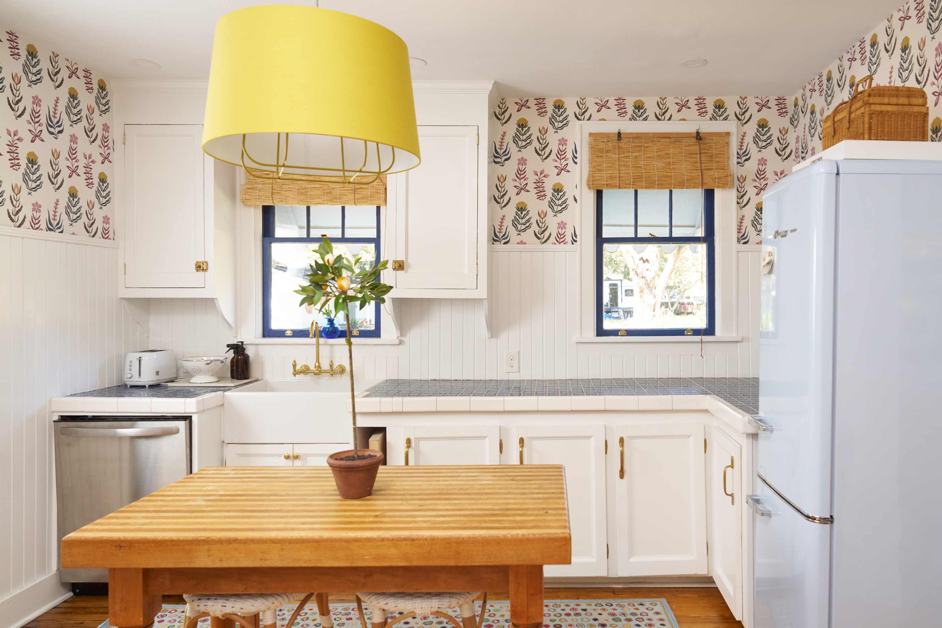This Forgotten Kitchen Cabinet Detail Is So Much Chicer Than Paint